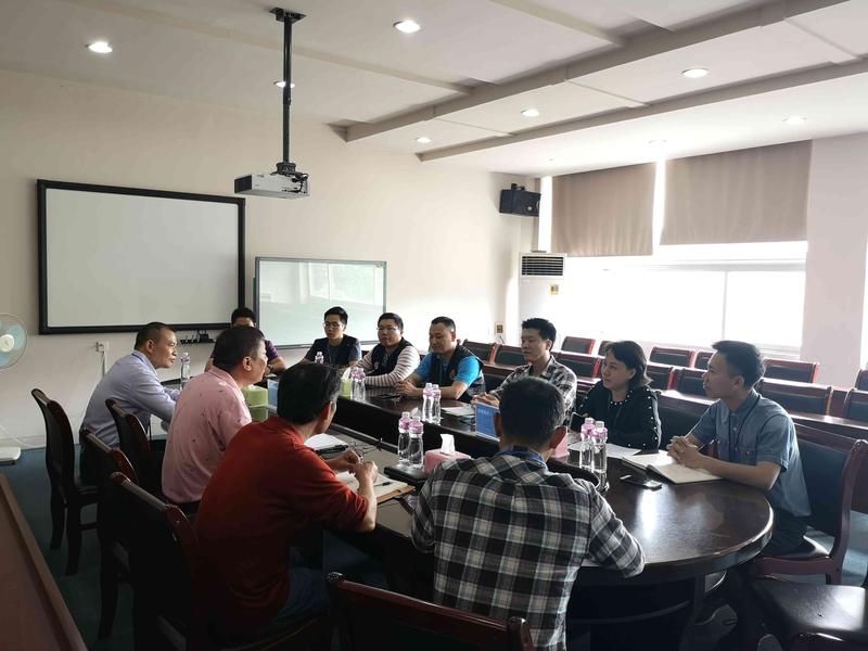 领导听取汇报 领导听取汇报